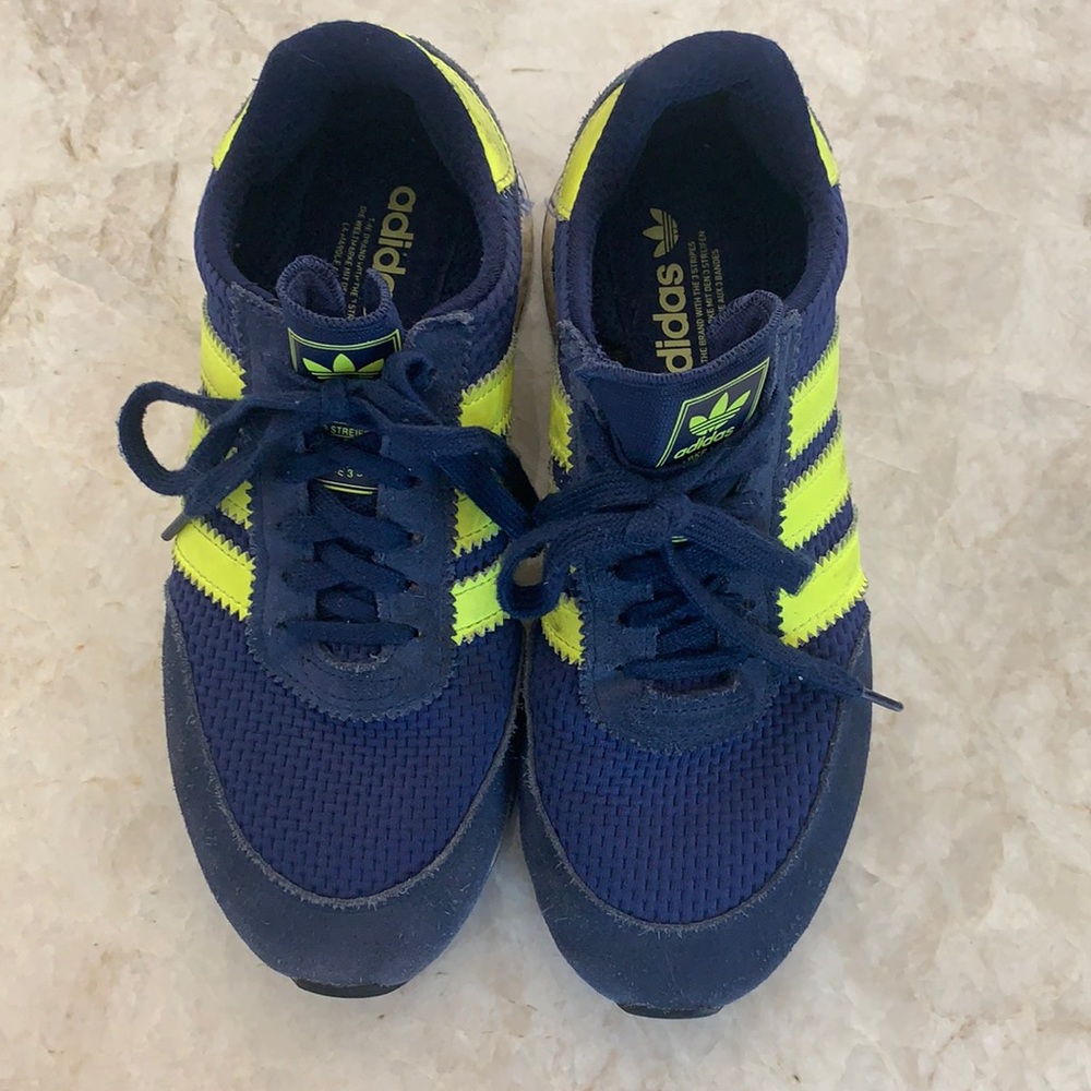 Adidas Sneakers